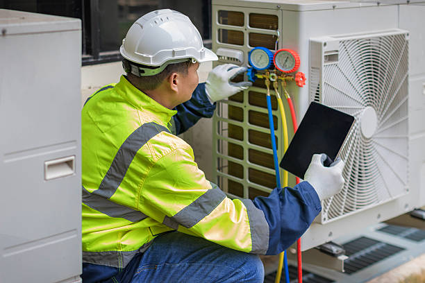 Professional Hvac technician working in Warrenville, IL